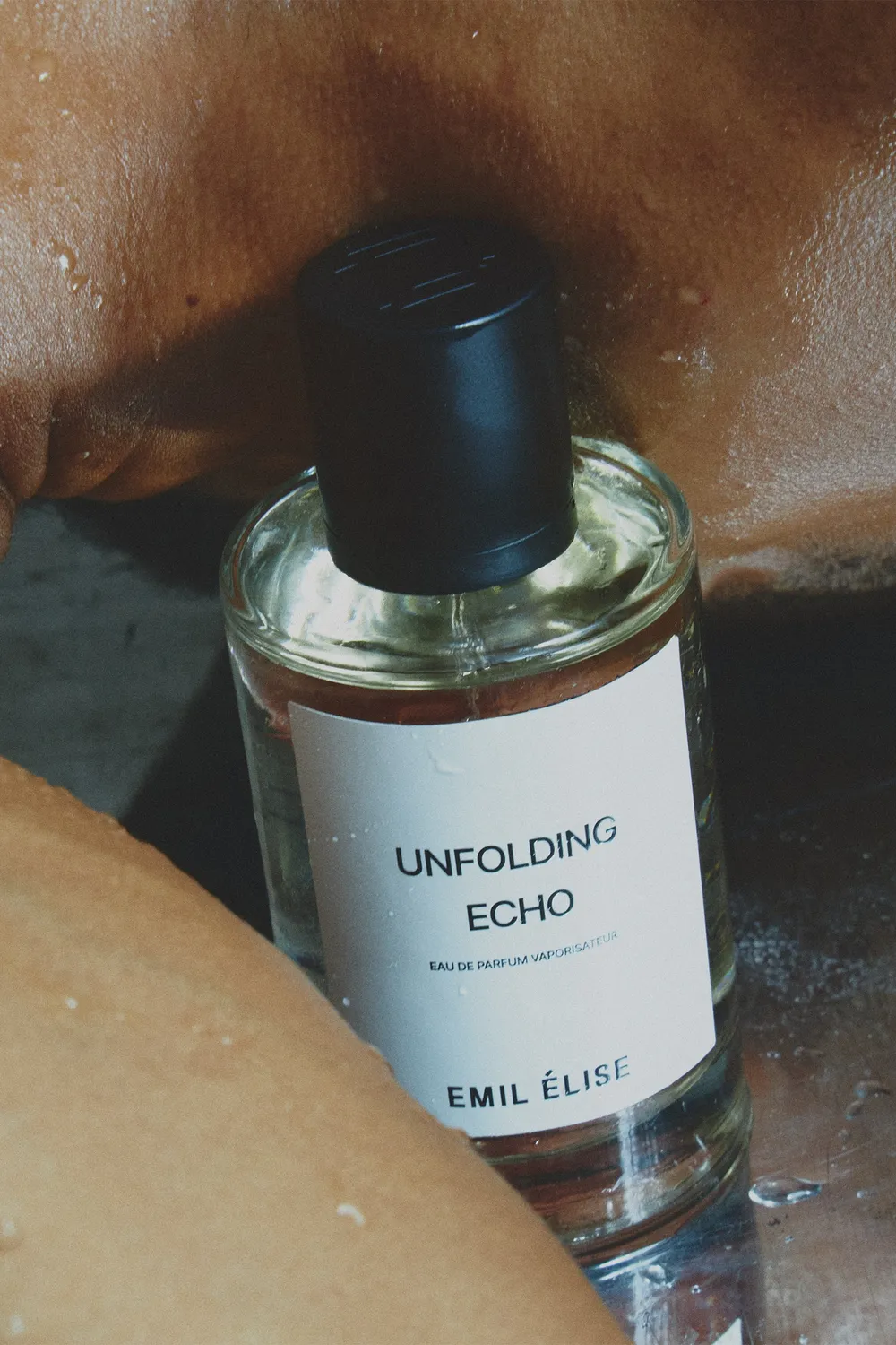 Emil Élise Unfolding Echo parfume fersken og cedertræ