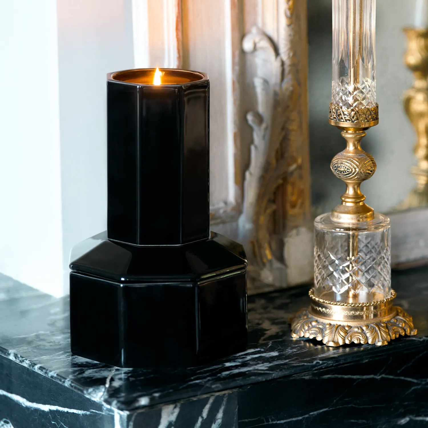 Les Eaux Primordiales Black Amber duftlys 500 g æble
